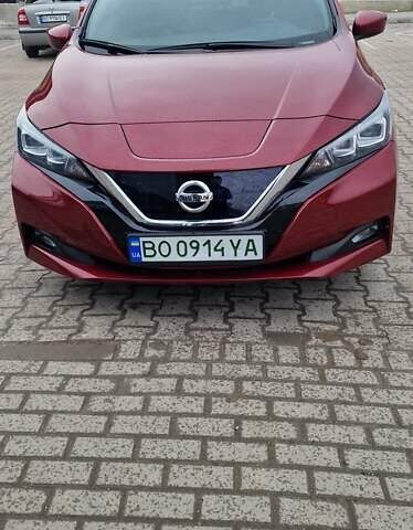 Красный Ниссан Лиф, объемом двигателя 0 л и пробегом 100 тыс. км за 13500 $, фото 1 на Automoto.ua