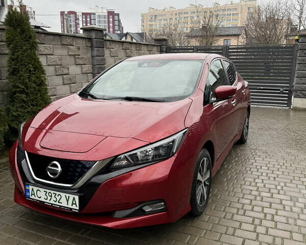 Красный Ниссан Лиф, объемом двигателя 0 л и пробегом 48 тыс. км за 14000 $, фото 1 на Automoto.ua