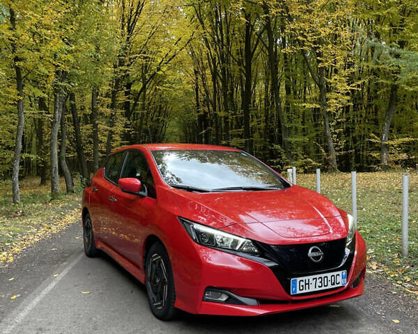 Красный Ниссан Лиф, объемом двигателя 0 л и пробегом 77 тыс. км за 14700 $, фото 1 на Automoto.ua