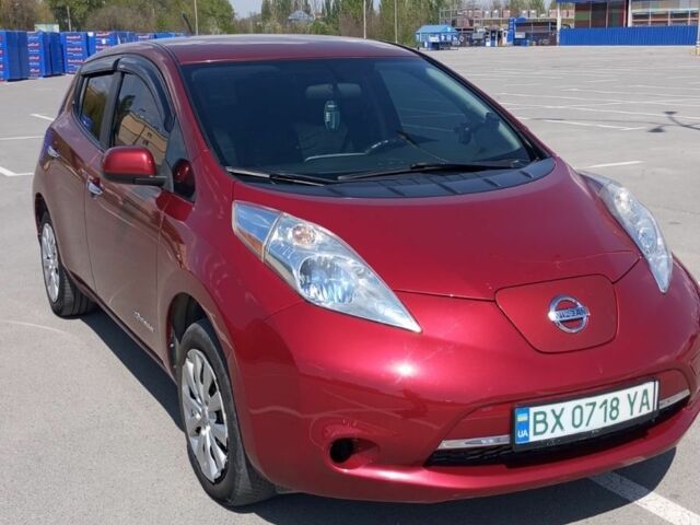 Красный Ниссан Лиф, объемом двигателя 0 л и пробегом 200 тыс. км за 5000 $, фото 1 на Automoto.ua