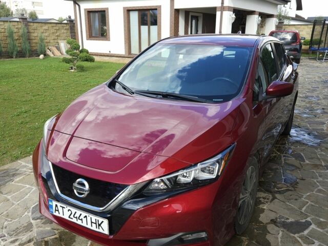 Красный Ниссан Лиф, объемом двигателя 0 л и пробегом 92 тыс. км за 12250 $, фото 1 на Automoto.ua