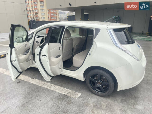 Ниссан Лиф, объемом двигателя 0 л и пробегом 102 тыс. км за 5400 $, фото 1 на Automoto.ua