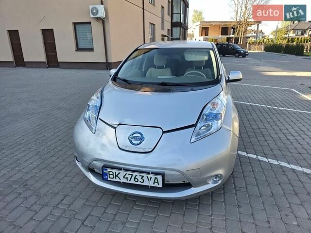 Ниссан Лиф, объемом двигателя 0 л и пробегом 157 тыс. км за 3999 $, фото 1 на Automoto.ua