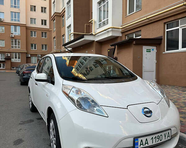 Ниссан Лиф, объемом двигателя 0 л и пробегом 130 тыс. км за 6200 $, фото 1 на Automoto.ua