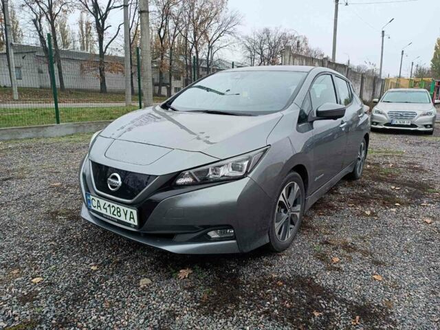 Серый Ниссан Лиф, объемом двигателя 0 л и пробегом 44 тыс. км за 16500 $, фото 1 на Automoto.ua