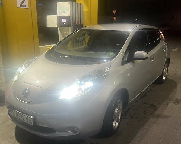 Серый Ниссан Лиф, объемом двигателя 0 л и пробегом 133 тыс. км за 4500 $, фото 1 на Automoto.ua