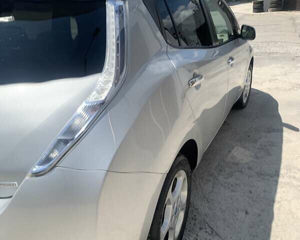 Сірий Ніссан Ліф, об'ємом двигуна 0 л та пробігом 150 тис. км за 5500 $, фото 1 на Automoto.ua