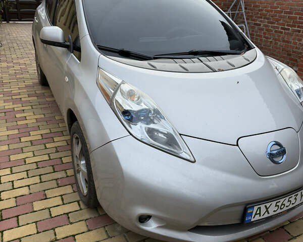 Серый Ниссан Лиф, объемом двигателя 0 л и пробегом 121 тыс. км за 4600 $, фото 1 на Automoto.ua