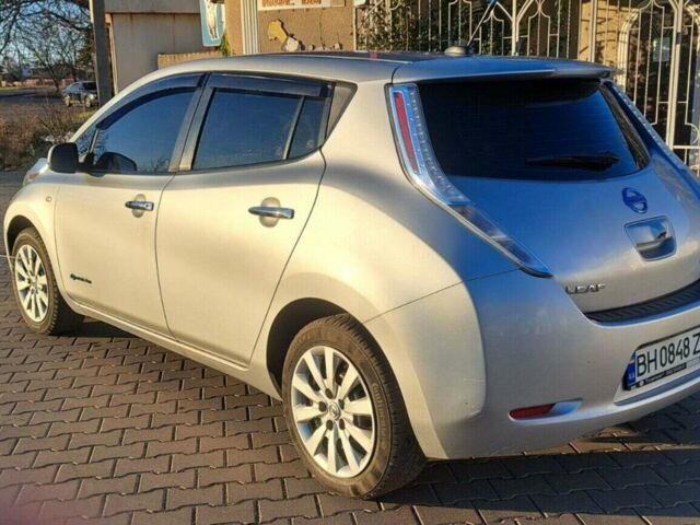 Сірий Ніссан Ліф, об'ємом двигуна 0 л та пробігом 120 тис. км за 3900 $, фото 1 на Automoto.ua