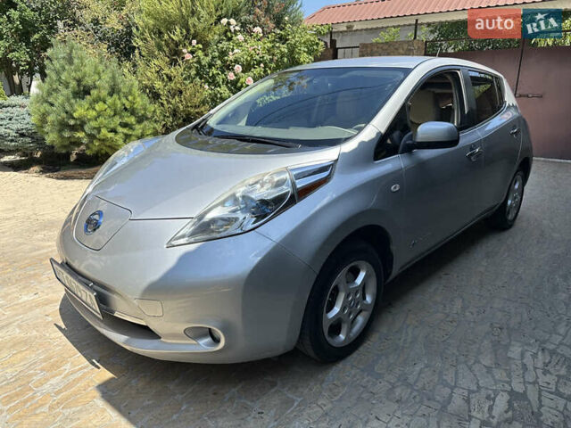 Сірий Ніссан Ліф, об'ємом двигуна 0 л та пробігом 115 тис. км за 5200 $, фото 1 на Automoto.ua