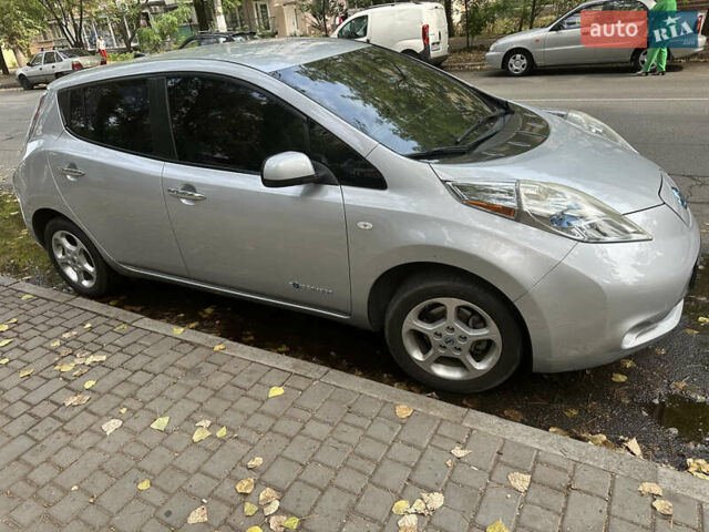 Серый Ниссан Лиф, объемом двигателя 0 л и пробегом 180 тыс. км за 6500 $, фото 1 на Automoto.ua