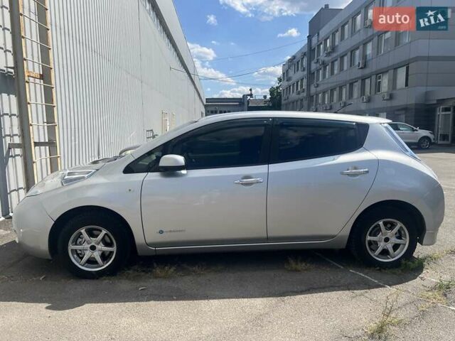 Серый Ниссан Лиф, объемом двигателя 0 л и пробегом 107 тыс. км за 6700 $, фото 1 на Automoto.ua