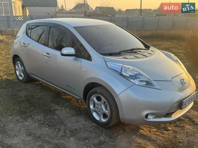 Серый Ниссан Лиф, объемом двигателя 0 л и пробегом 180 тыс. км за 5999 $, фото 1 на Automoto.ua