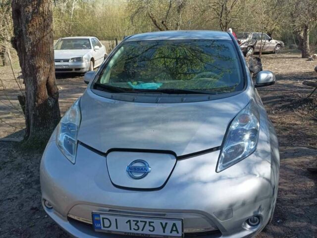 Сірий Ніссан Ліф, об'ємом двигуна 0 л та пробігом 150 тис. км за 8500 $, фото 1 на Automoto.ua
