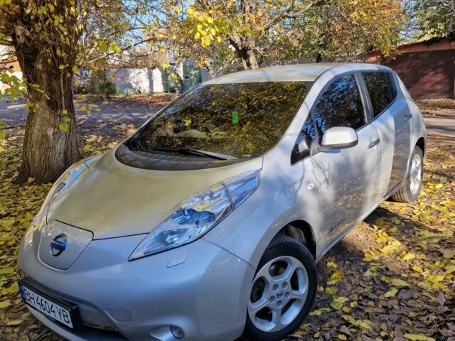 Серый Ниссан Лиф, объемом двигателя 0 л и пробегом 142 тыс. км за 5500 $, фото 1 на Automoto.ua