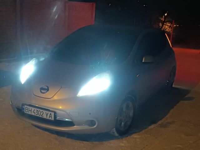 Серый Ниссан Лиф, объемом двигателя 0 л и пробегом 126 тыс. км за 3650 $, фото 1 на Automoto.ua