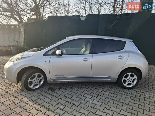 Серый Ниссан Лиф, объемом двигателя 0 л и пробегом 130 тыс. км за 5000 $, фото 1 на Automoto.ua