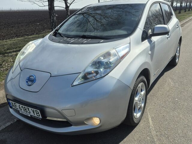 Серый Ниссан Лиф, объемом двигателя 0 л и пробегом 120 тыс. км за 4000 $, фото 1 на Automoto.ua