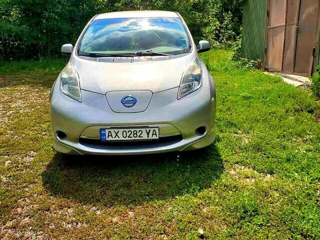 Серый Ниссан Лиф, объемом двигателя 0 л и пробегом 102 тыс. км за 9700 $, фото 1 на Automoto.ua