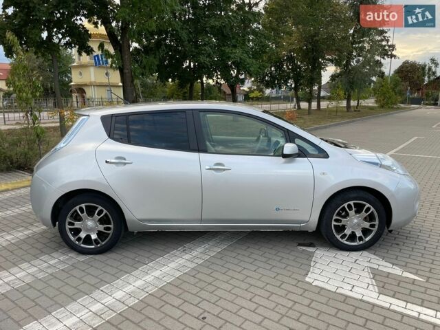 Серый Ниссан Лиф, объемом двигателя 0 л и пробегом 156 тыс. км за 5950 $, фото 1 на Automoto.ua