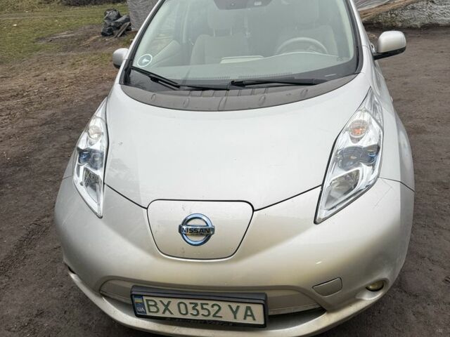 Серый Ниссан Лиф, объемом двигателя 0 л и пробегом 104 тыс. км за 6500 $, фото 1 на Automoto.ua