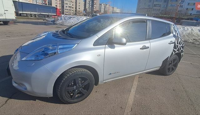 Сірий Ніссан Ліф, об'ємом двигуна 0 л та пробігом 175 тис. км за 3950 $, фото 1 на Automoto.ua