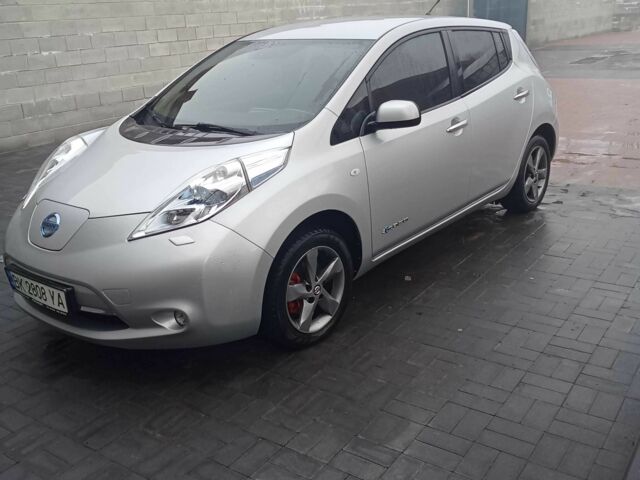 Сірий Ніссан Ліф, об'ємом двигуна 0 л та пробігом 130 тис. км за 4400 $, фото 1 на Automoto.ua
