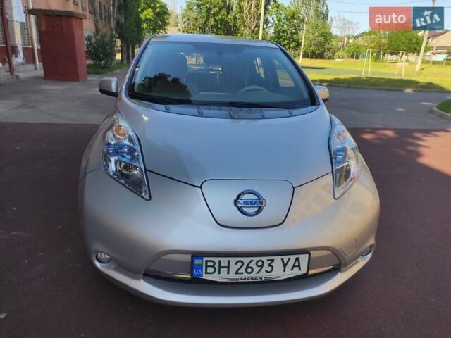 Серый Ниссан Лиф, объемом двигателя 0 л и пробегом 85 тыс. км за 4800 $, фото 1 на Automoto.ua