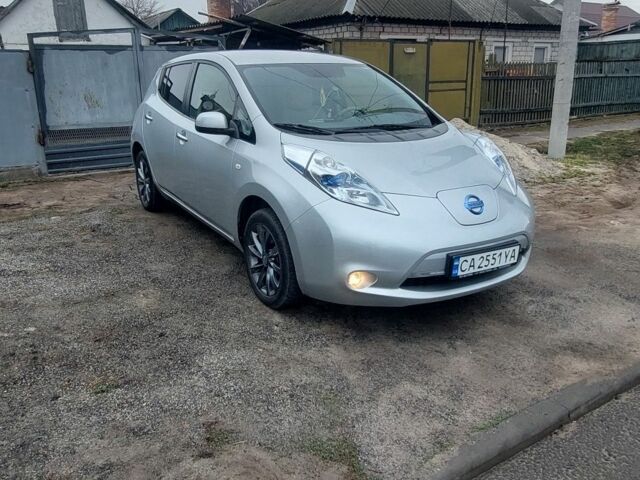 Серый Ниссан Лиф, объемом двигателя 0 л и пробегом 143 тыс. км за 5500 $, фото 1 на Automoto.ua