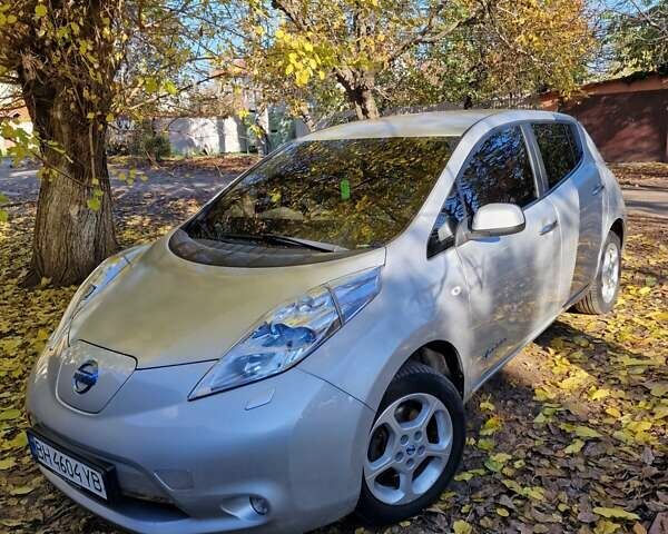 Сірий Ніссан Ліф, об'ємом двигуна 0 л та пробігом 142 тис. км за 5500 $, фото 1 на Automoto.ua