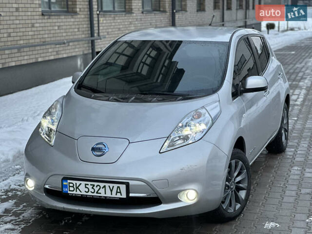 Сірий Ніссан Ліф, об'ємом двигуна 0 л та пробігом 100 тис. км за 3950 $, фото 1 на Automoto.ua