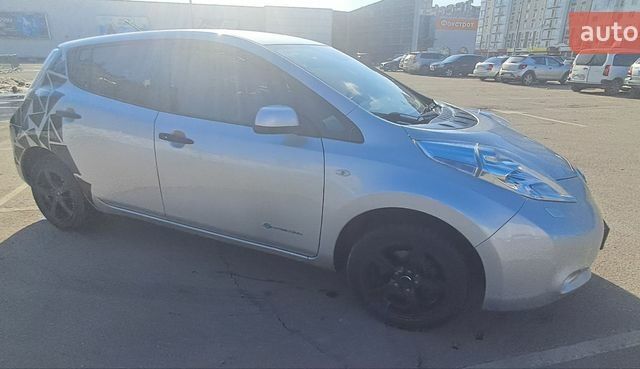 Серый Ниссан Лиф, объемом двигателя 0 л и пробегом 175 тыс. км за 3950 $, фото 1 на Automoto.ua