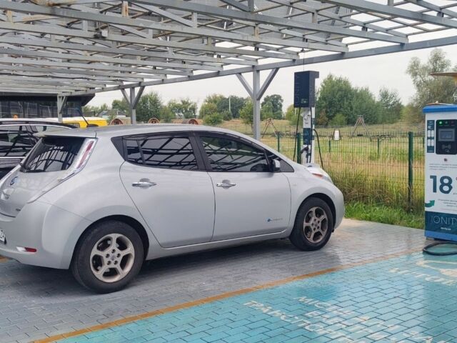 Сірий Ніссан Ліф, об'ємом двигуна 0 л та пробігом 192 тис. км за 5500 $, фото 1 на Automoto.ua
