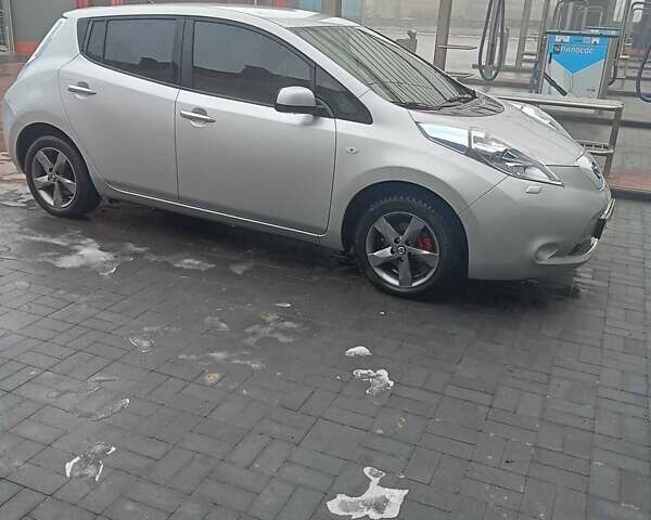 Серый Ниссан Лиф, объемом двигателя 0 л и пробегом 130 тыс. км за 4400 $, фото 1 на Automoto.ua