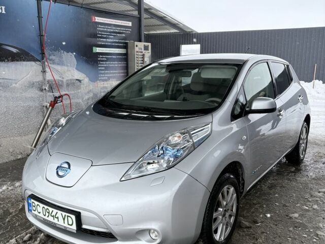 Сірий Ніссан Ліф, об'ємом двигуна 0 л та пробігом 125 тис. км за 10000 $, фото 1 на Automoto.ua