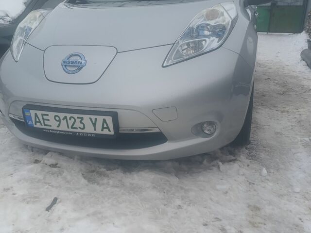 Серый Ниссан Лиф, объемом двигателя 0 л и пробегом 71 тыс. км за 6100 $, фото 1 на Automoto.ua