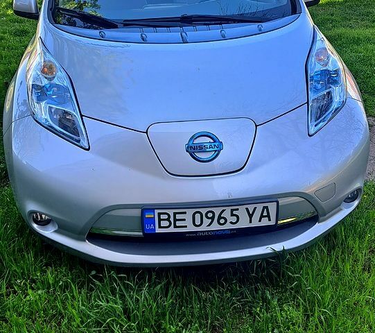 Сірий Ніссан Ліф, об'ємом двигуна 0 л та пробігом 125 тис. км за 5500 $, фото 1 на Automoto.ua