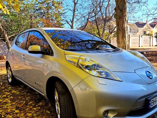 Сірий Ніссан Ліф, об'ємом двигуна 80 л та пробігом 142 тис. км за 5500 $, фото 1 на Automoto.ua