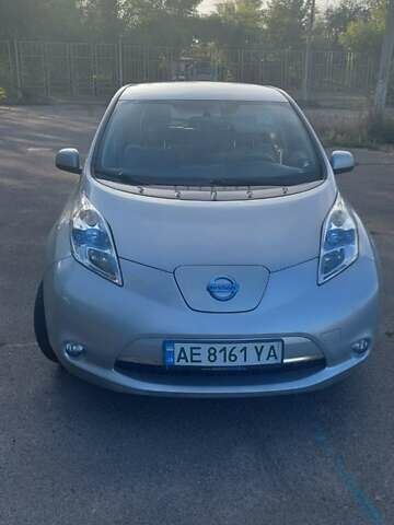 Серый Ниссан Лиф, объемом двигателя 0 л и пробегом 105 тыс. км за 5000 $, фото 1 на Automoto.ua