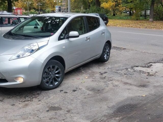 Серый Ниссан Лиф, объемом двигателя 0 л и пробегом 136 тыс. км за 5800 $, фото 1 на Automoto.ua