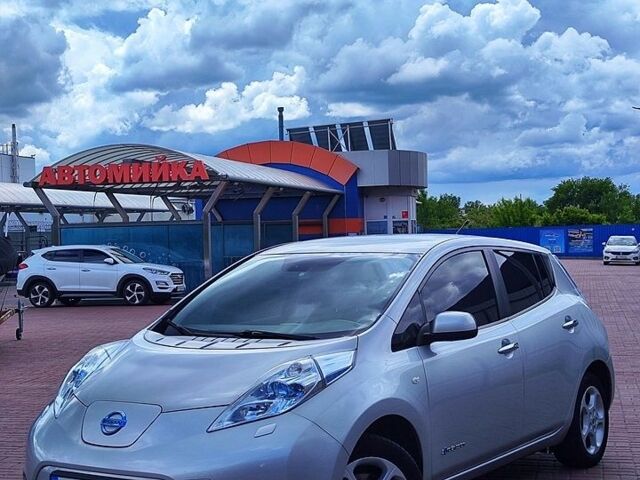 Сірий Ніссан Ліф, об'ємом двигуна 0 л та пробігом 117 тис. км за 5499 $, фото 1 на Automoto.ua