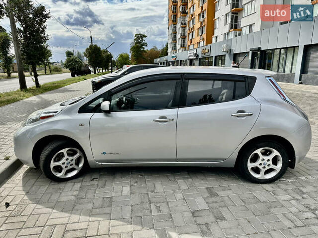 Сірий Ніссан Ліф, об'ємом двигуна 0 л та пробігом 139 тис. км за 4999 $, фото 1 на Automoto.ua