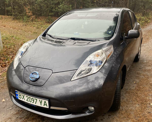 Серый Ниссан Лиф, объемом двигателя 0 л и пробегом 135 тыс. км за 8000 $, фото 1 на Automoto.ua