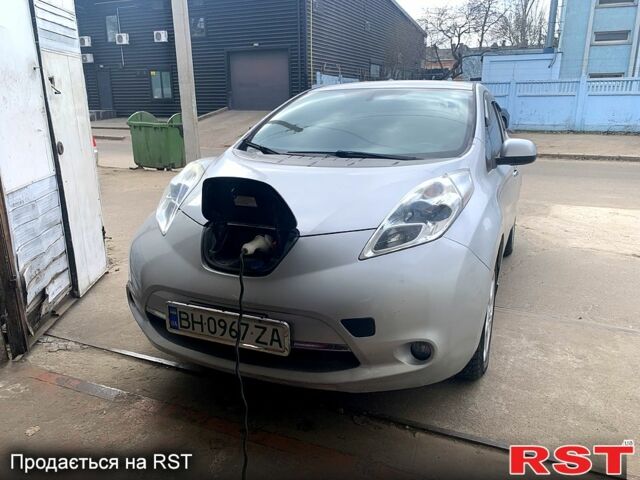 Сірий Ніссан Ліф, об'ємом двигуна 80 л та пробігом 121 тис. км за 3800 $, фото 1 на Automoto.ua