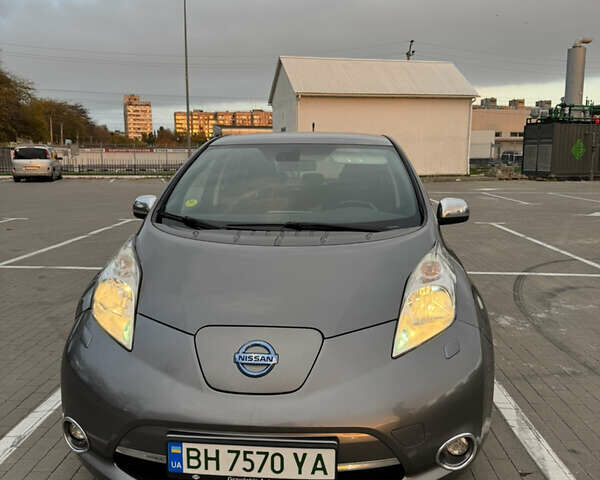 Ниссан Лиф 2013 в Одессе на Automoto.ua Серый Ниссан Лиф, объемом двигателя 0 л и пробегом 180 тыс. км за 5500 $, фото 1 на Automoto.ua