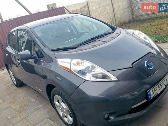 Серый Ниссан Лиф, объемом двигателя 0 л и пробегом 277 тыс. км за 6500 $, фото 1 на Automoto.ua