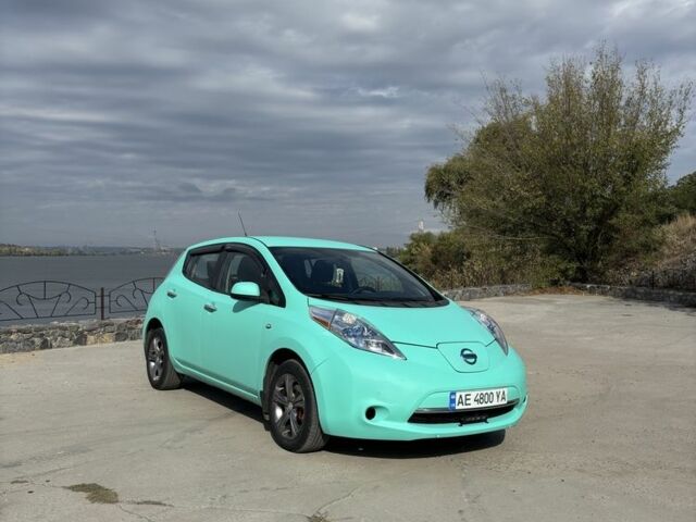 Ниссан Лиф 2013 в Днепре (Днепропетровске) на Automoto.ua Серый Ниссан Лиф, объемом двигателя 0 л и пробегом 163 тыс. км за 5100 $, фото 1 на Automoto.ua