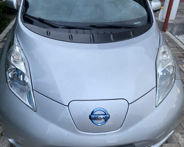 Серый Ниссан Лиф, объемом двигателя 0 л и пробегом 104 тыс. км за 6700 $, фото 1 на Automoto.ua