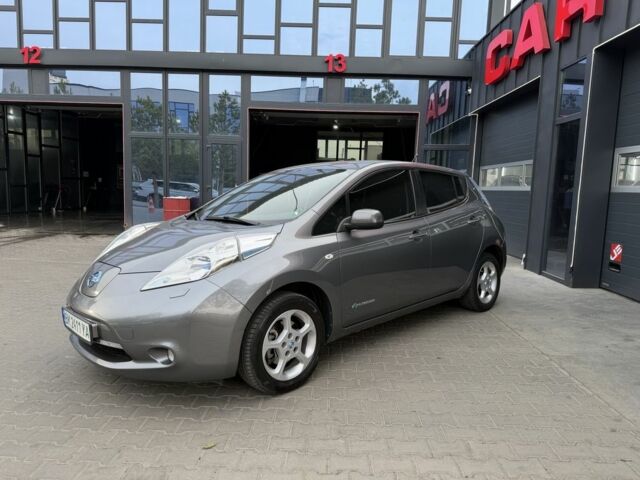 Серый Ниссан Лиф, объемом двигателя 0 л и пробегом 196 тыс. км за 5900 $, фото 1 на Automoto.ua