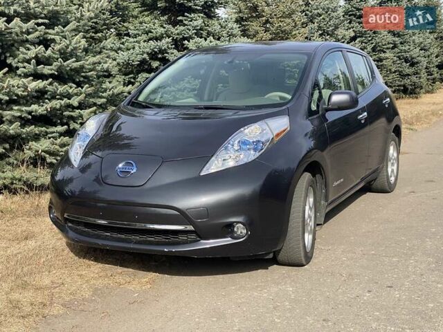 Серый Ниссан Лиф, объемом двигателя 0 л и пробегом 130 тыс. км за 5999 $, фото 1 на Automoto.ua